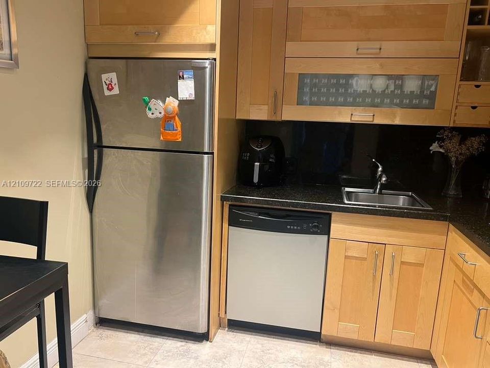 En Venta: $249,000 (1 camas, 1 baños, 913 Pies cuadrados)