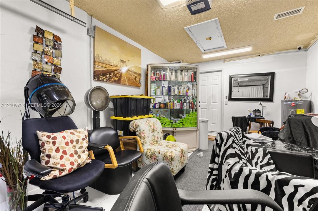 For Sale: $325,000 (2 beds, 2 baths, 1057 Square Feet)