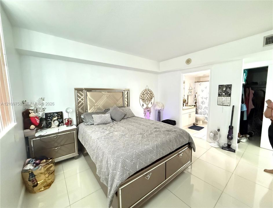 For Rent: $3,000 (2 beds, 2 baths, 948 Square Feet)
