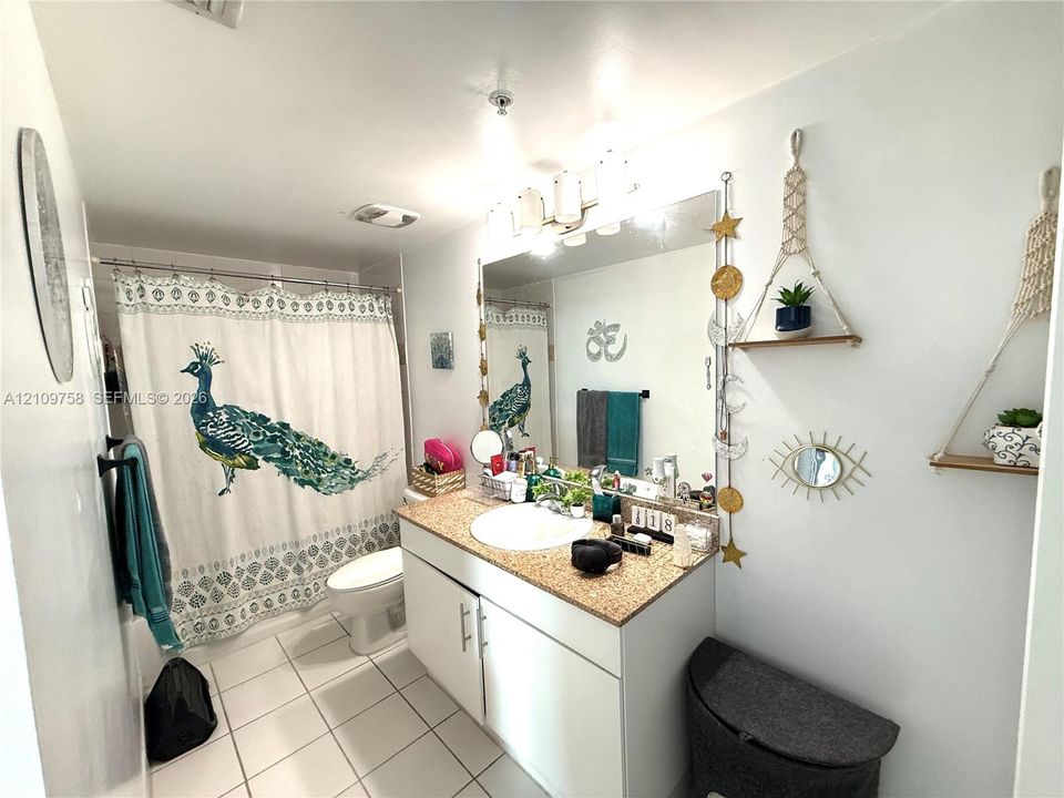For Rent: $3,000 (2 beds, 2 baths, 948 Square Feet)