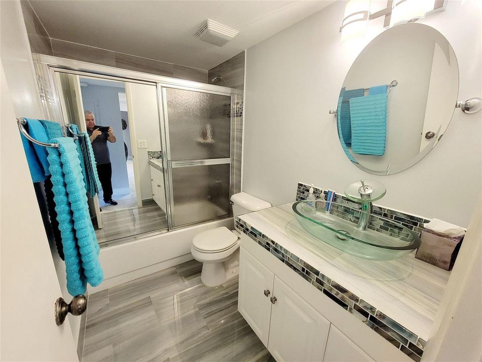 2nd bathroom