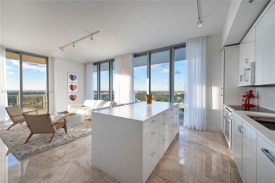 : $749,000 (3 camas, 2 baños, 1242 Pies cuadrados)