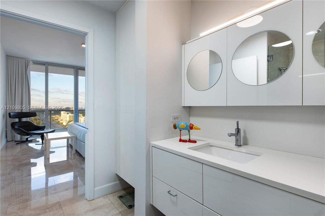 : $749,000 (3 camas, 2 baños, 1242 Pies cuadrados)