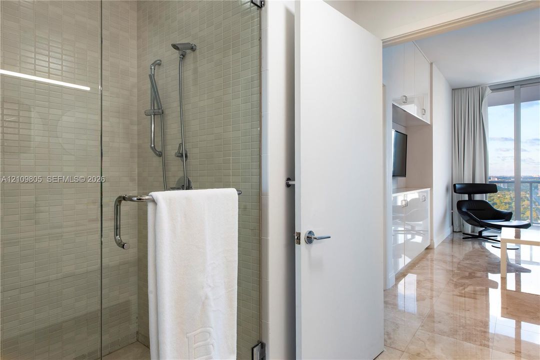 : $749,000 (3 camas, 2 baños, 1242 Pies cuadrados)