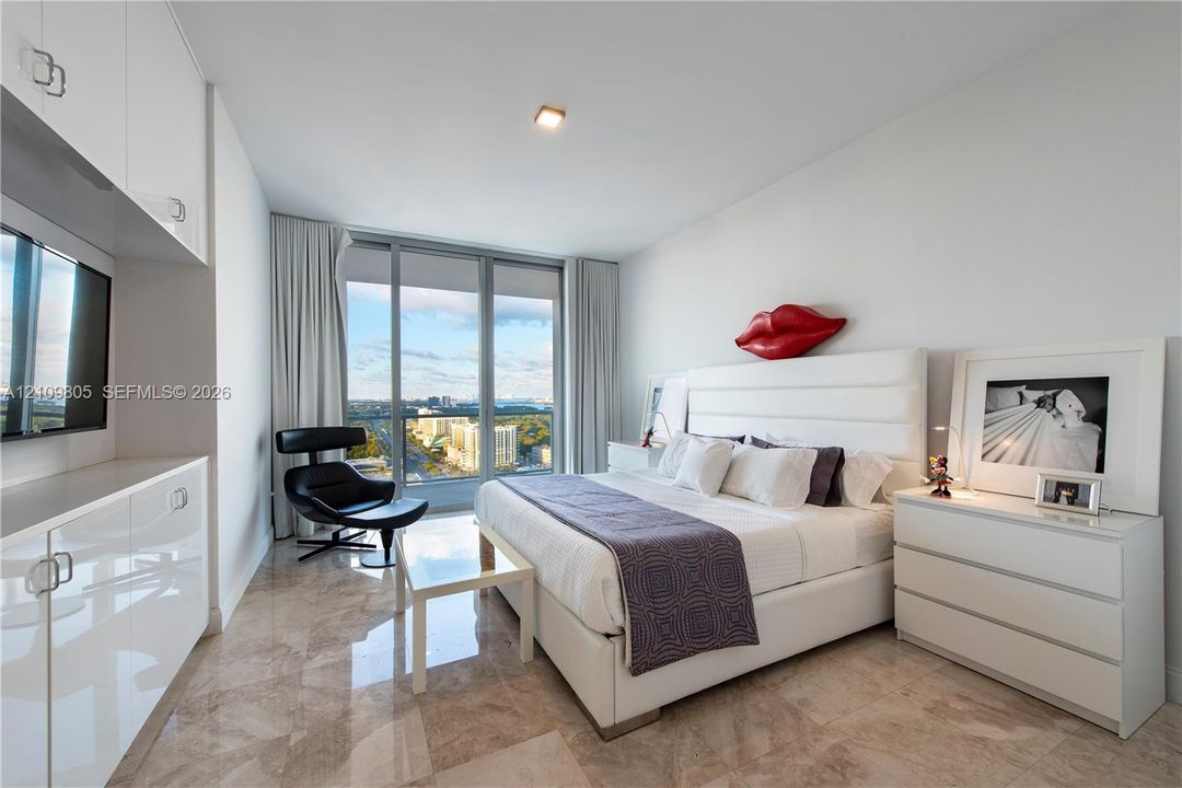 : $749,000 (3 camas, 2 baños, 1242 Pies cuadrados)
