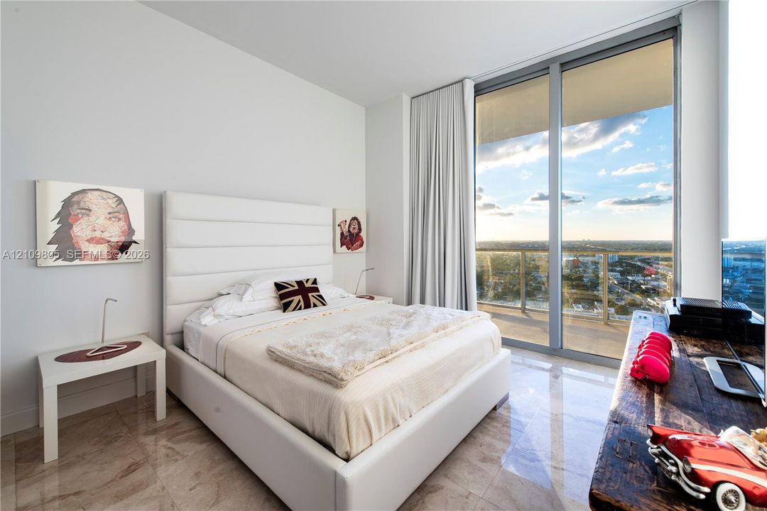 : $749,000 (3 camas, 2 baños, 1242 Pies cuadrados)