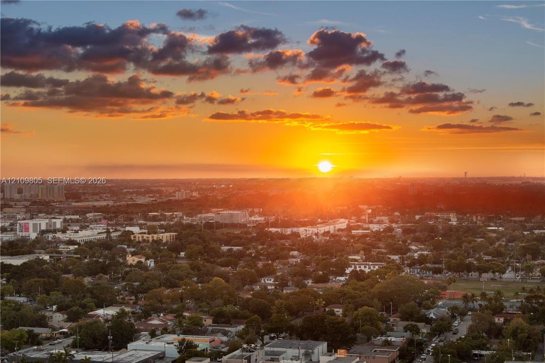 : $749,000 (3 camas, 2 baños, 1242 Pies cuadrados)