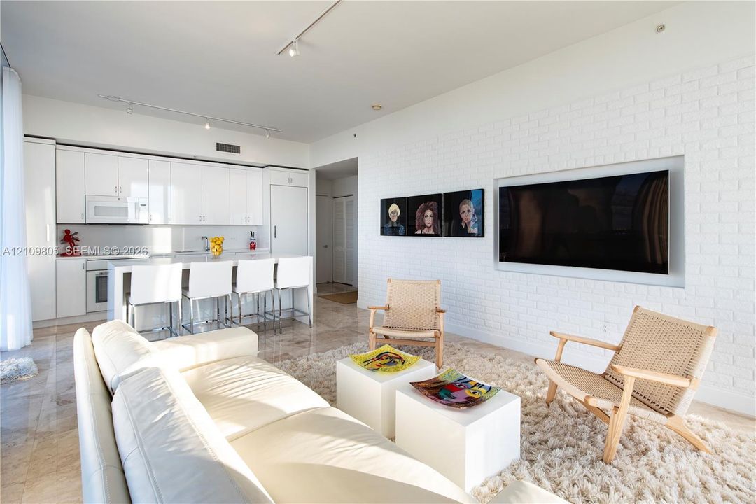 : $749,000 (3 camas, 2 baños, 1242 Pies cuadrados)