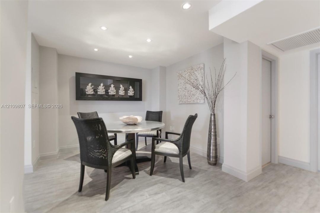 Neutral-toned space featuring recessed ceiling lighting, smooth-finish walls, and light wood-finish flooring