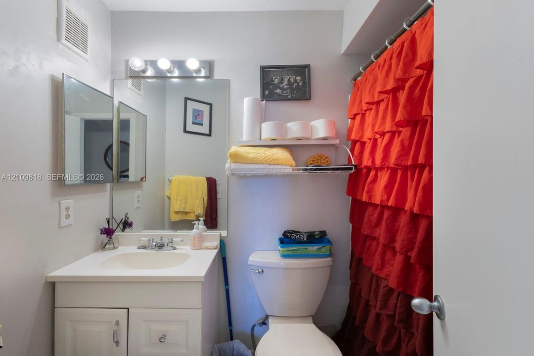 For Sale: $389,000 (2 beds, 2 baths, 1025 Square Feet)