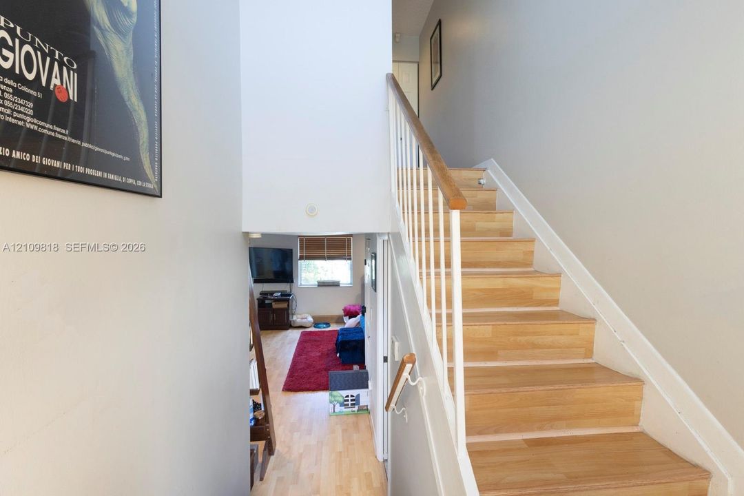 For Sale: $389,000 (2 beds, 2 baths, 1025 Square Feet)