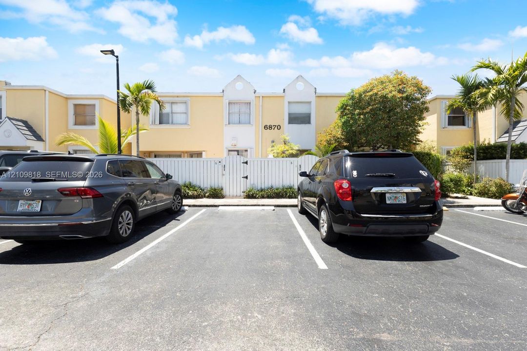 For Sale: $389,000 (2 beds, 2 baths, 1025 Square Feet)