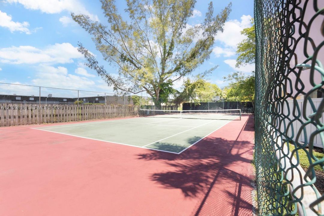 For Sale: $389,000 (2 beds, 2 baths, 1025 Square Feet)