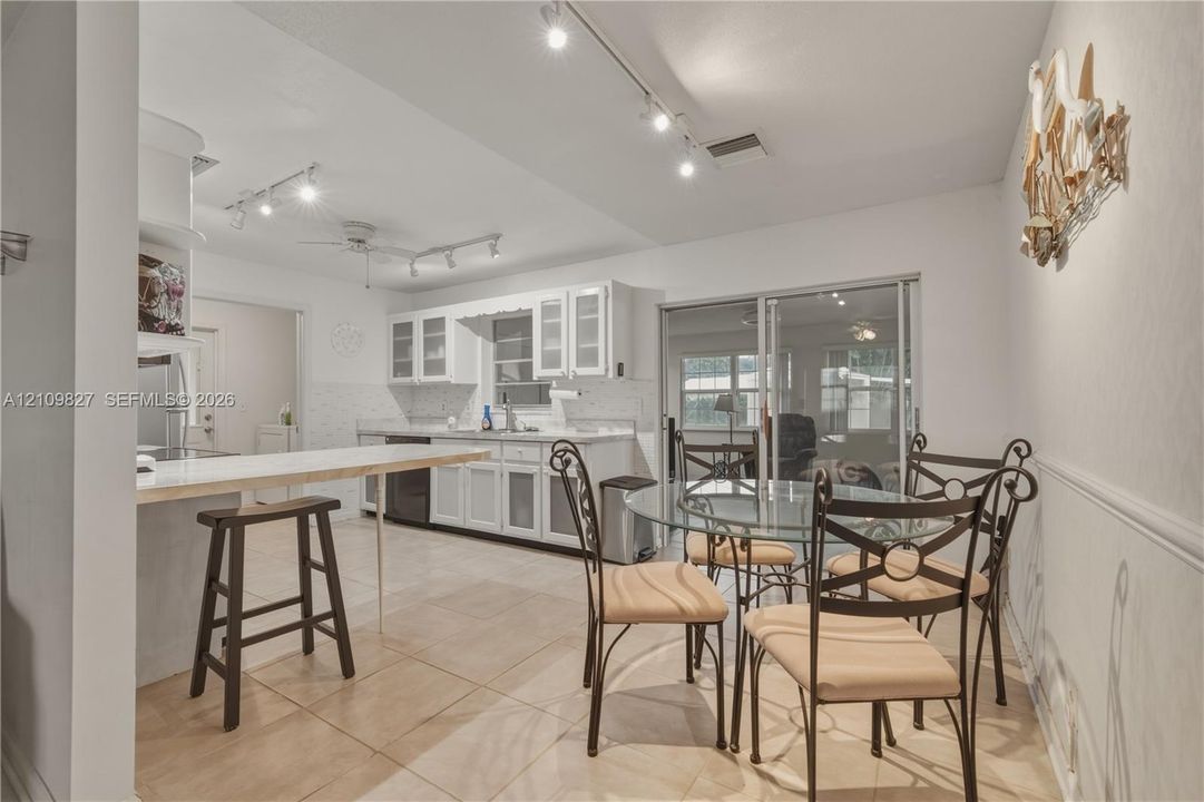 En Venta: $485,000 (3 camas, 2 baños, 1420 Pies cuadrados)