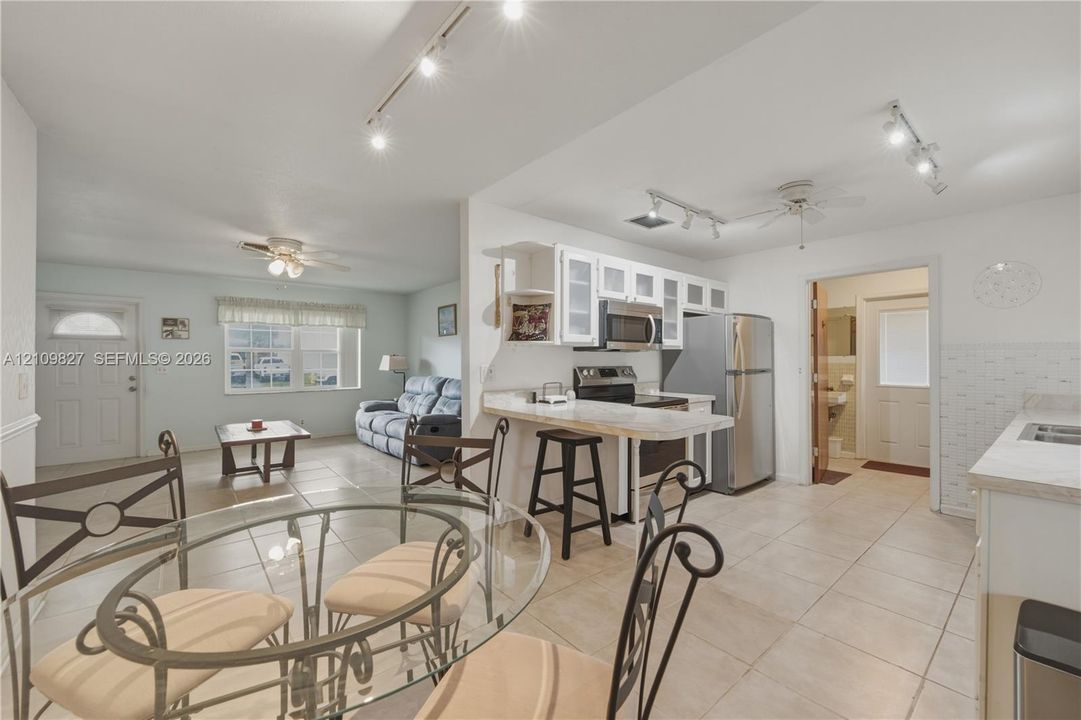 En Venta: $485,000 (3 camas, 2 baños, 1420 Pies cuadrados)