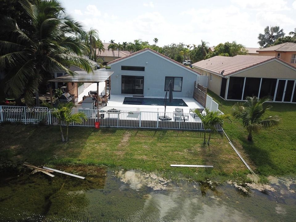 En Venta: $725,000 (4 camas, 2 baños, 1477 Pies cuadrados)