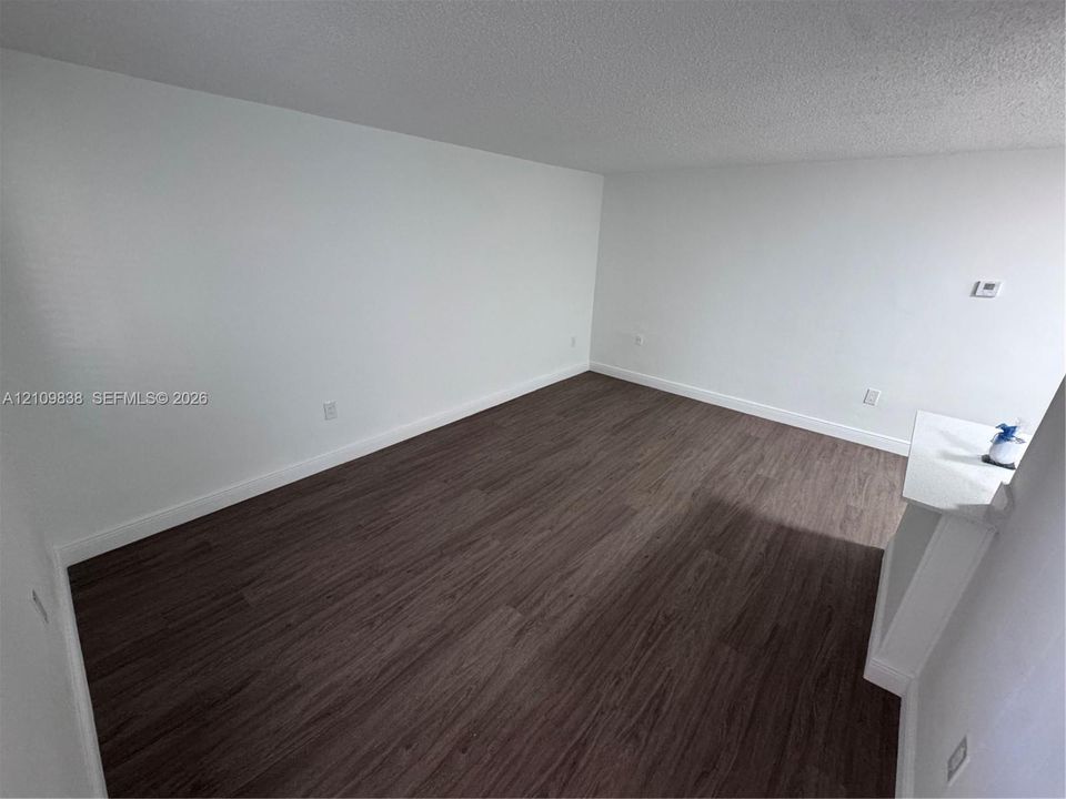 For Rent: $1,760 (1 beds, 1 baths, 700 Square Feet)