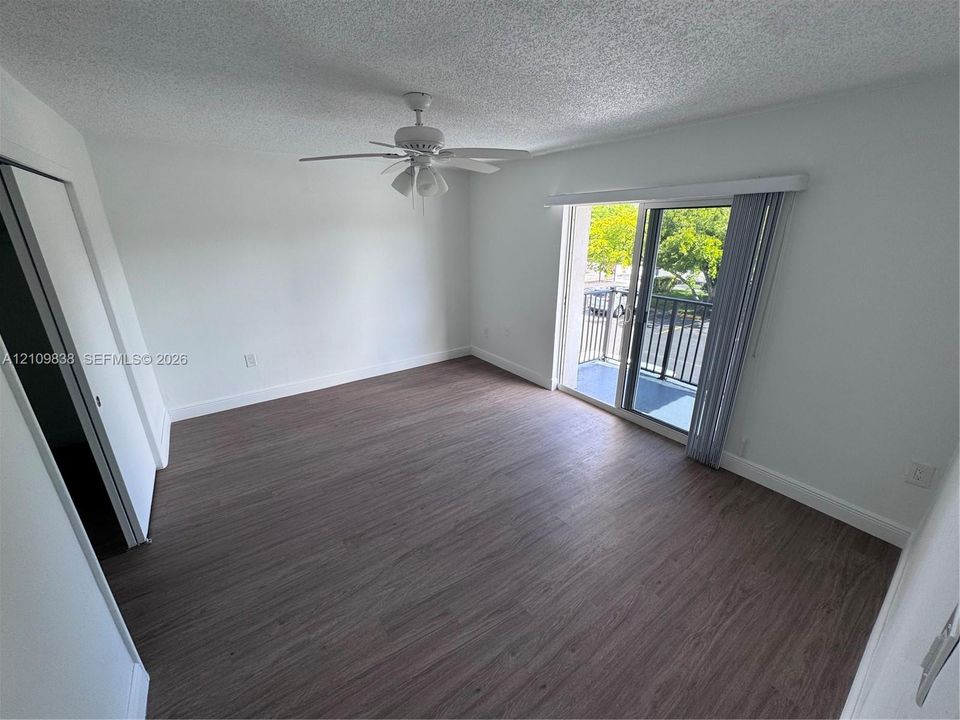 For Rent: $1,760 (1 beds, 1 baths, 700 Square Feet)