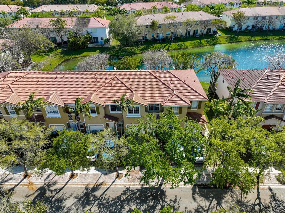 На продажу: $319,900 (4 спален, 3 ванн, 1592 Квадратных фут)
