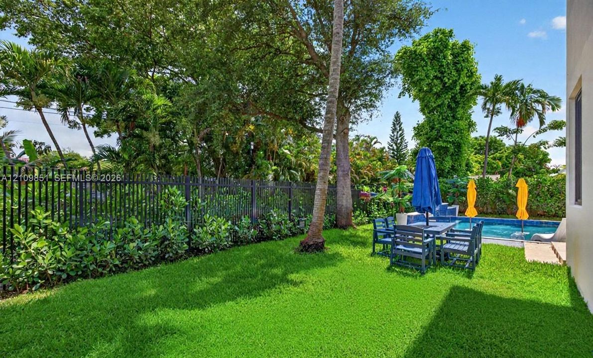 For Sale: $2,999,000 (4 beds, 4 baths, 3727 Square Feet)