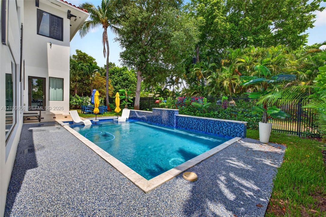 For Sale: $2,999,000 (4 beds, 4 baths, 3727 Square Feet)