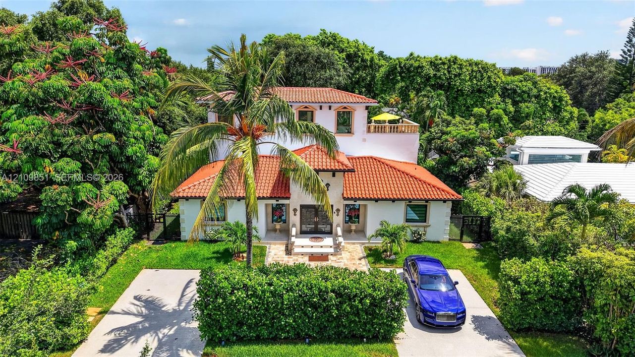For Sale: $2,999,000 (4 beds, 4 baths, 3727 Square Feet)