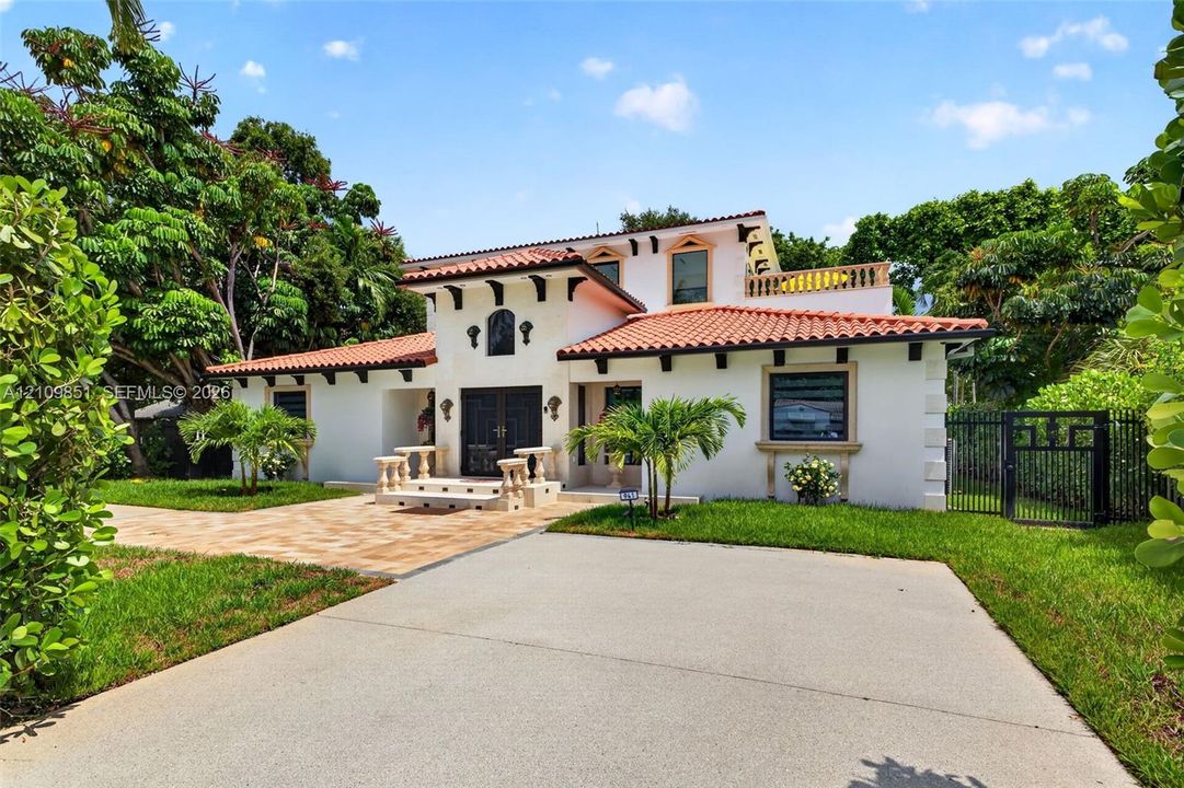 For Sale: $2,999,000 (4 beds, 4 baths, 3727 Square Feet)