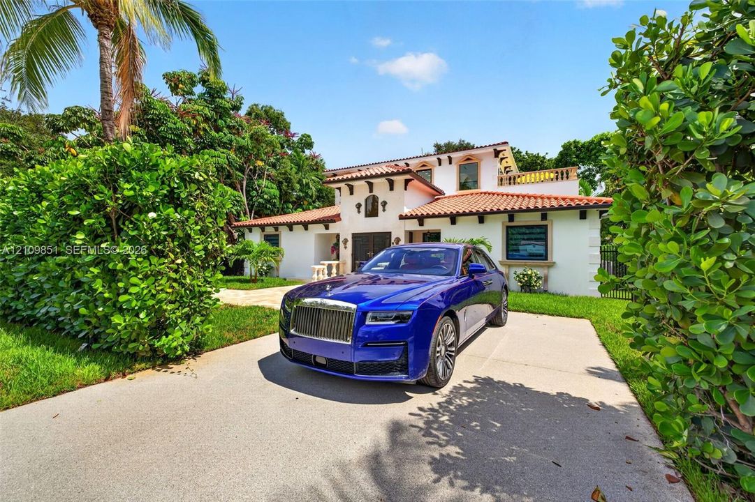 For Sale: $2,999,000 (4 beds, 4 baths, 3727 Square Feet)