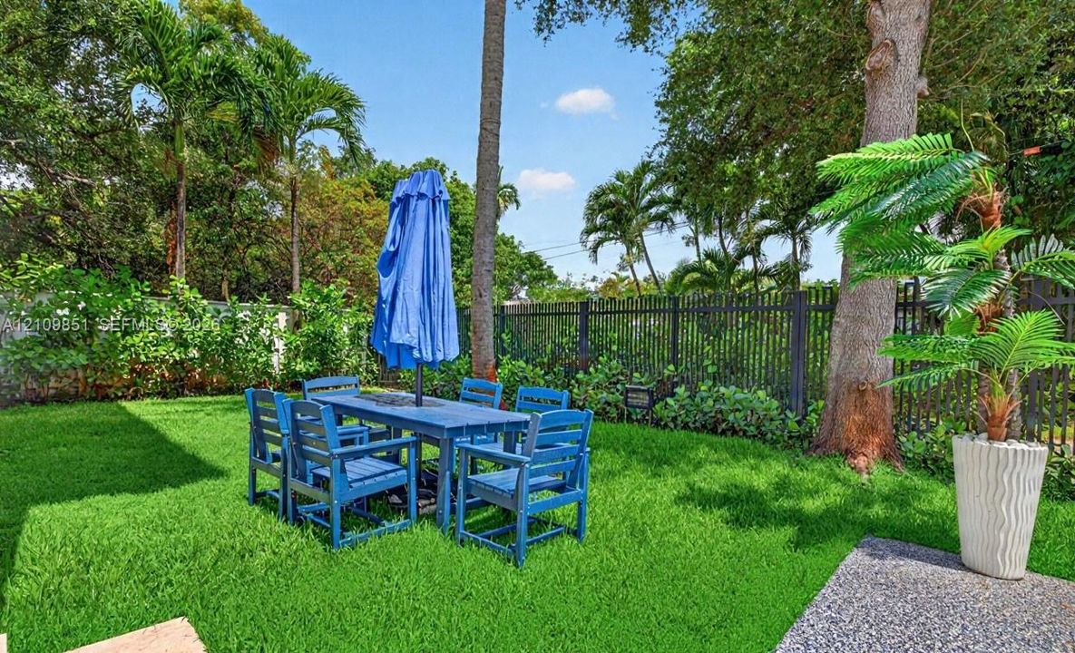 For Sale: $2,999,000 (4 beds, 4 baths, 3727 Square Feet)