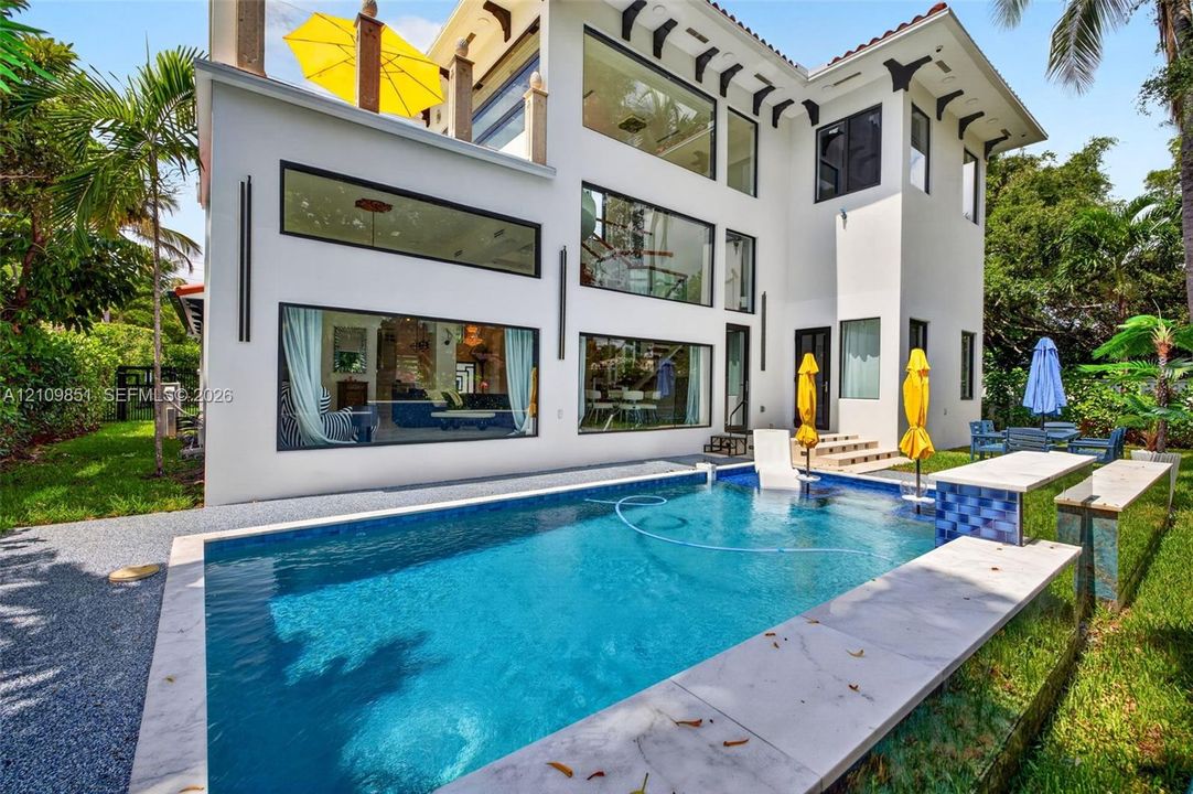 For Sale: $2,999,000 (4 beds, 4 baths, 3727 Square Feet)