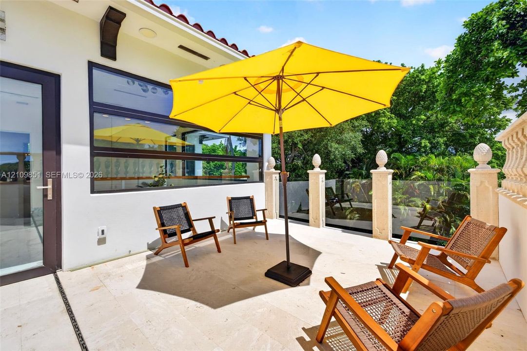 For Sale: $2,999,000 (4 beds, 4 baths, 3727 Square Feet)
