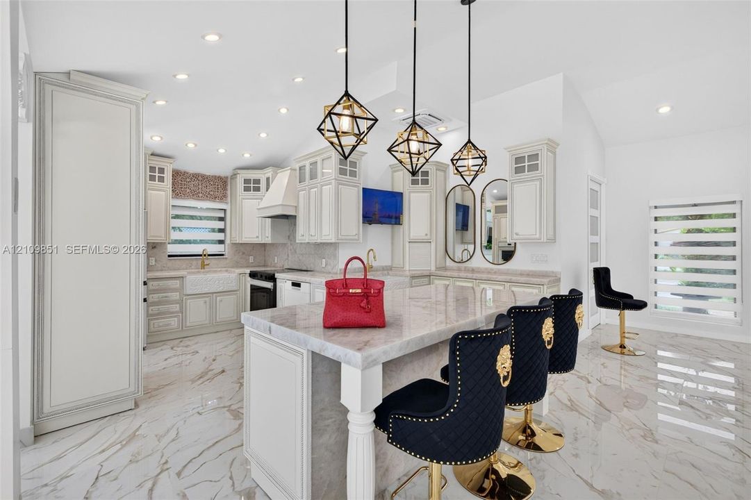 For Sale: $2,999,000 (4 beds, 4 baths, 3727 Square Feet)