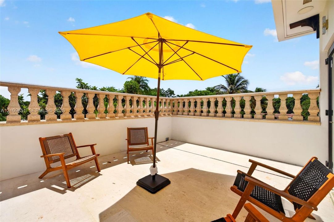 For Sale: $2,999,000 (4 beds, 4 baths, 3727 Square Feet)