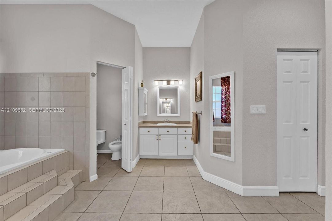 Another view of the main bathroom with a separate, private w/c & bidet closet *