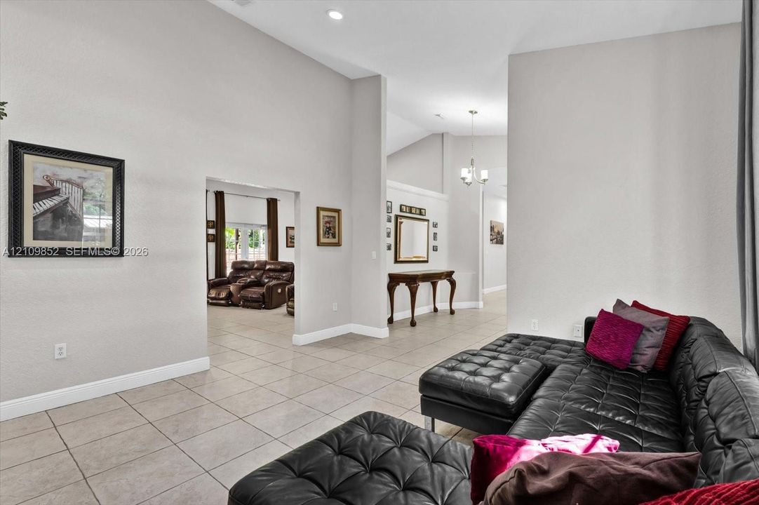 Possibility of enclosing the living room into a 5th bedroom*