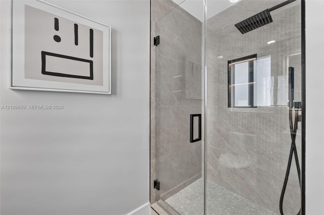 En Venta: $795,000 (4 camas, 3 baños, 1990 Pies cuadrados)