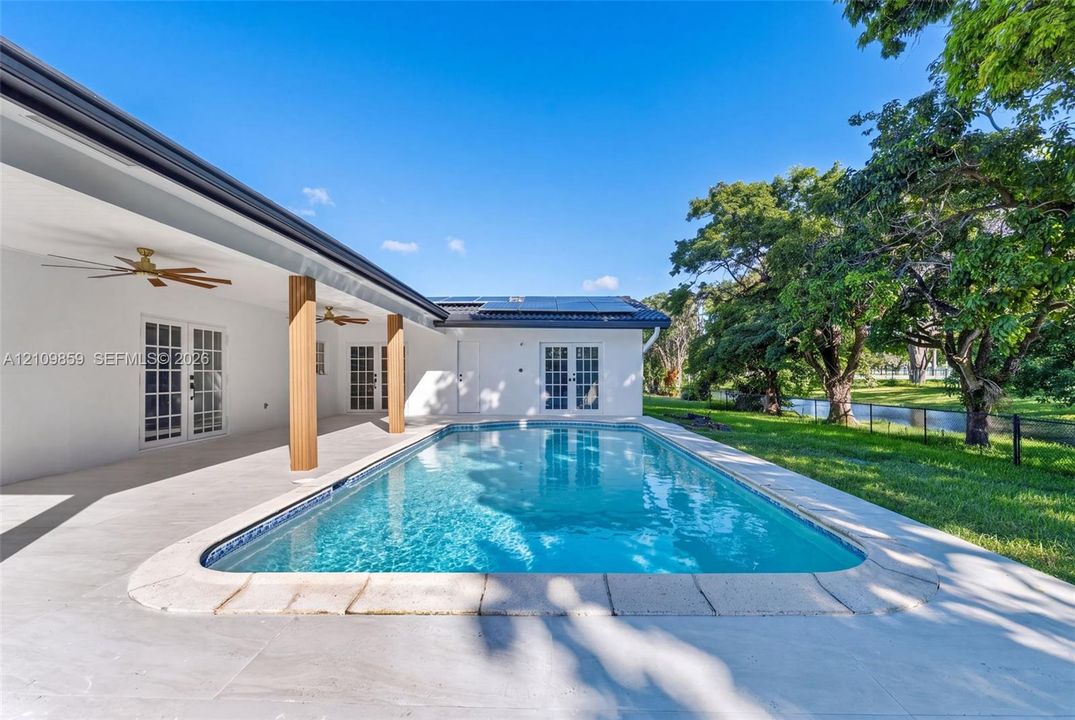 En Venta: $795,000 (4 camas, 3 baños, 1990 Pies cuadrados)