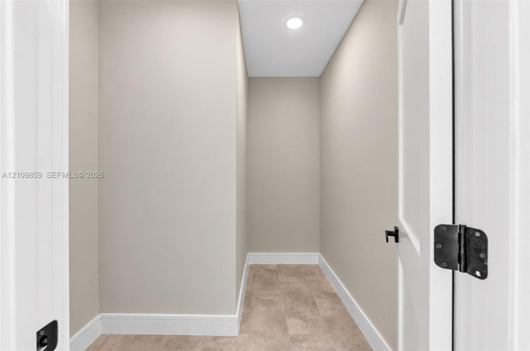 En Venta: $795,000 (4 camas, 3 baños, 1990 Pies cuadrados)