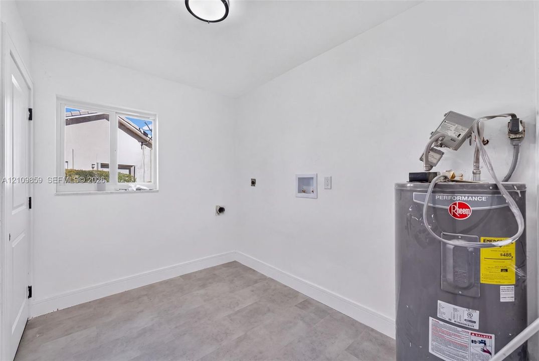 En Venta: $795,000 (4 camas, 3 baños, 1990 Pies cuadrados)
