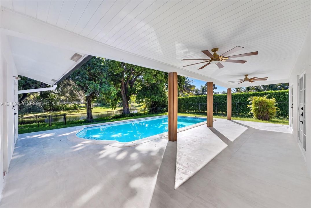 En Venta: $795,000 (4 camas, 3 baños, 1990 Pies cuadrados)