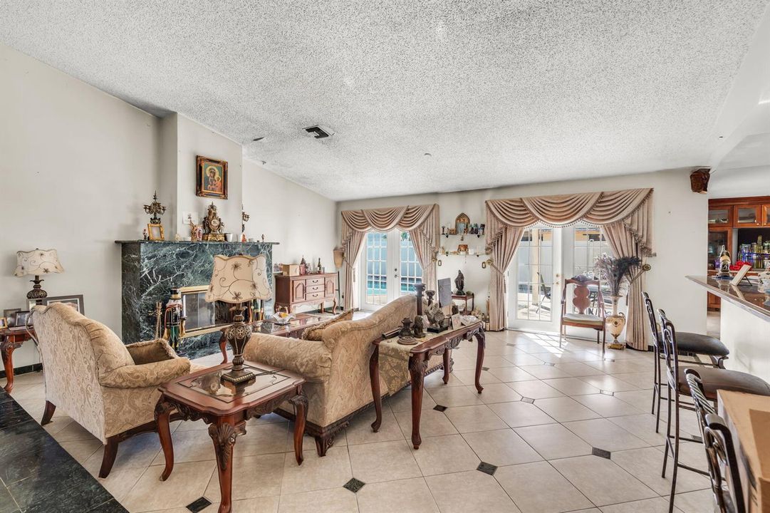 5-web-or-mls-7000NW49th-5