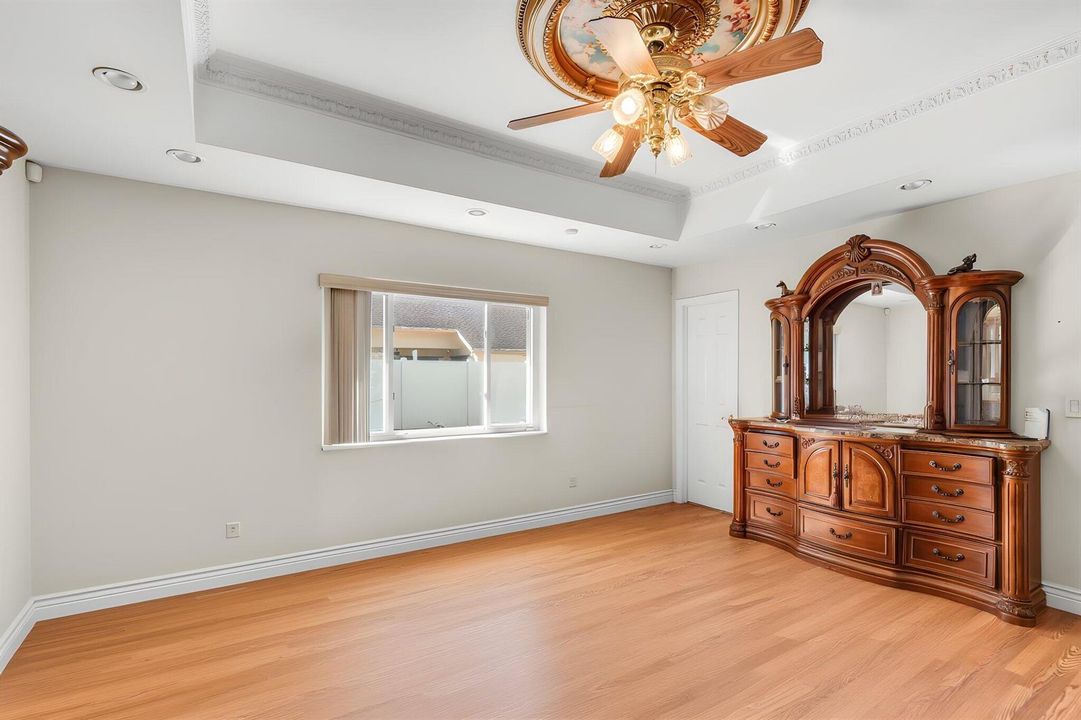 24-web-or-mls-7000NW49th-18 furniture re