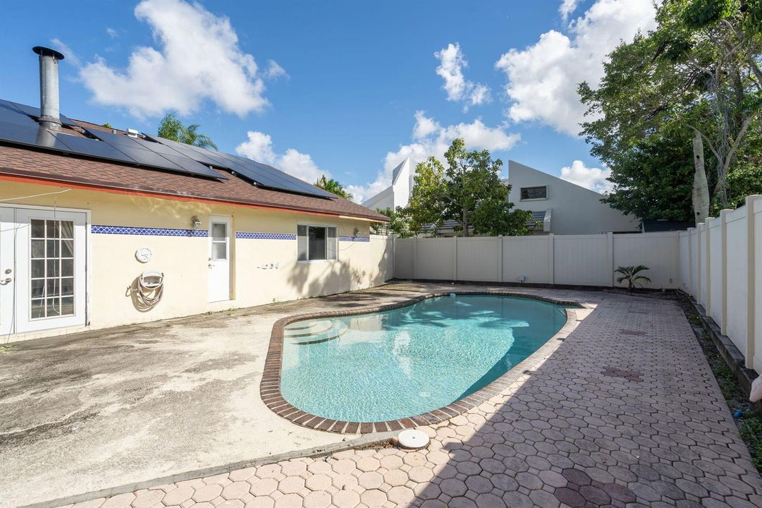 39-web-or-mls-7000NW49th-30