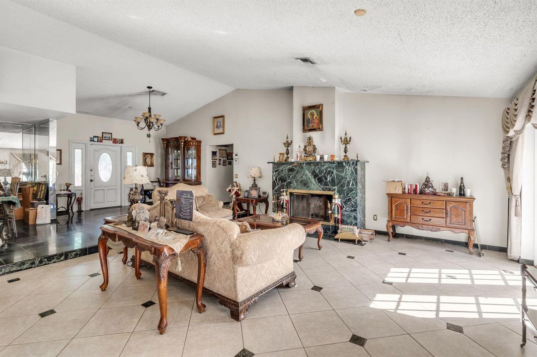 6-web-or-mls-7000NW49th-6