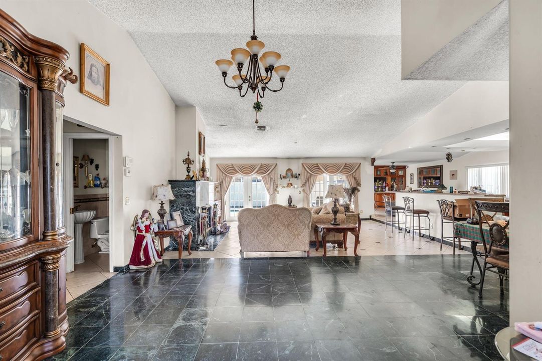 4-web-or-mls-7000NW49th-4
