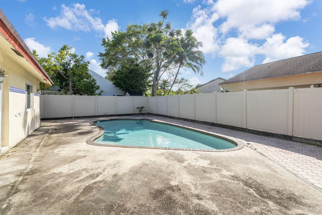 36-web-or-mls-7000NW49th-27