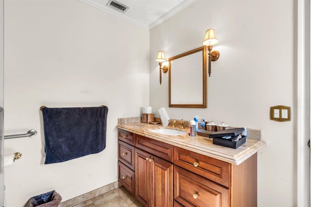 28-web-or-mls-7000NW49th-21