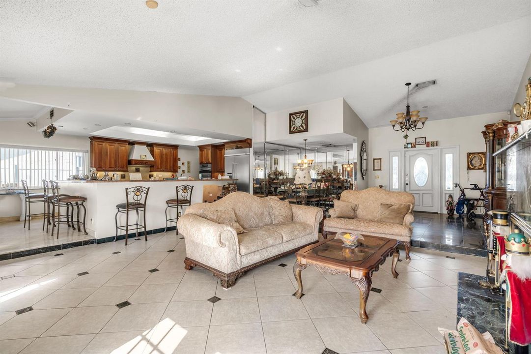 8-web-or-mls-7000NW49th-8
