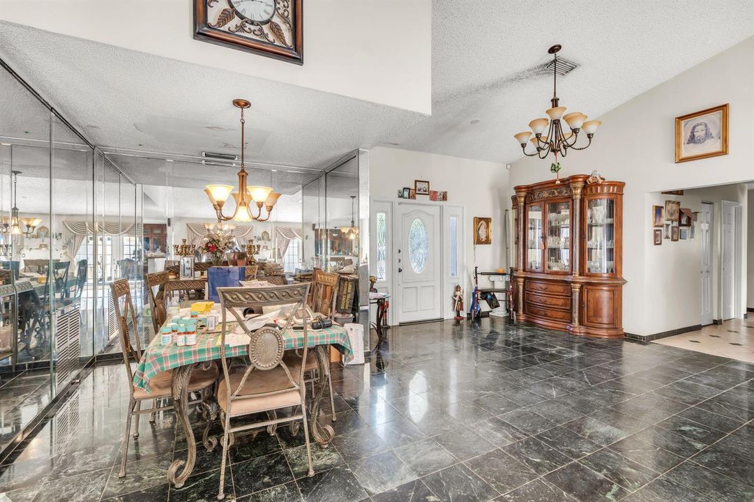 10-web-or-mls-7000NW49th-10