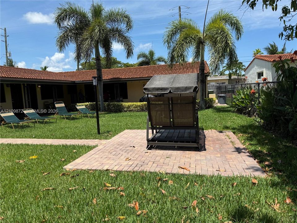 For Rent: $2,100 (2 beds, 2 baths, 3338 Square Feet)